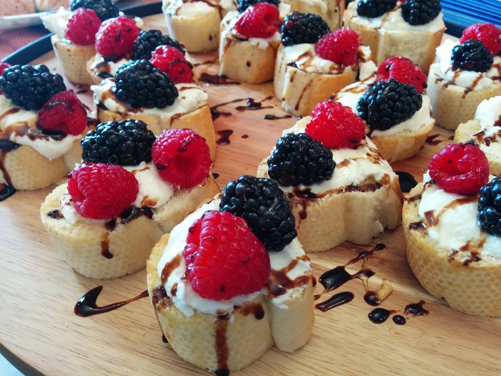 Fruit_And_Goat_Cheese_Crostini