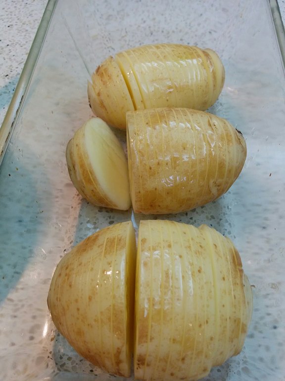 Hasselback_Potatoes_01 Hasselback_Potatoes_01