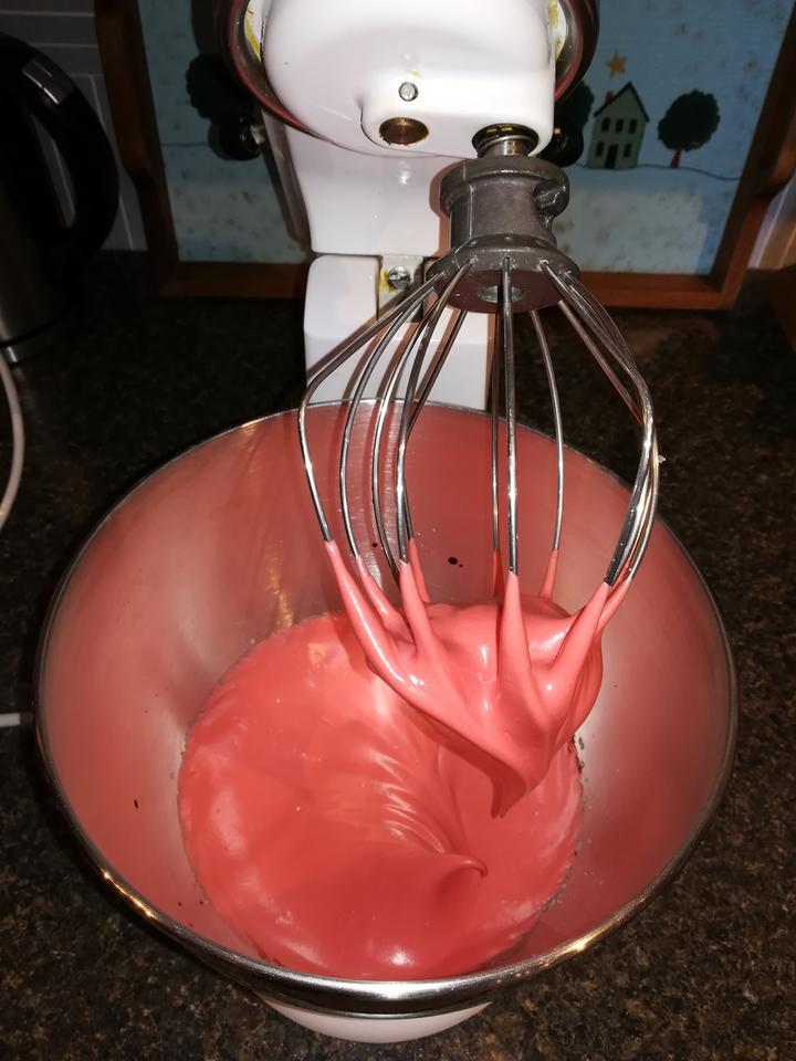 Red_Velvet_Macarons_01